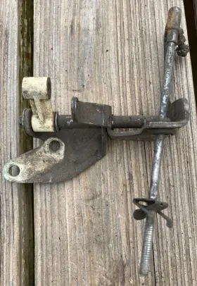 C4sz-7b158c Ford 66 Thunderbird Cruise Speed Control Kickdown Throttle Bracket