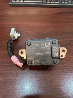 88210-04010 Oem 8821046010 2023-24 Lexus Rz300e Rz450e Front Distance Radar Sensor